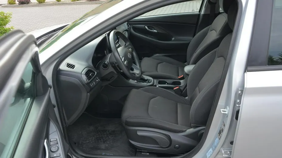 HYUNDAI i30 -