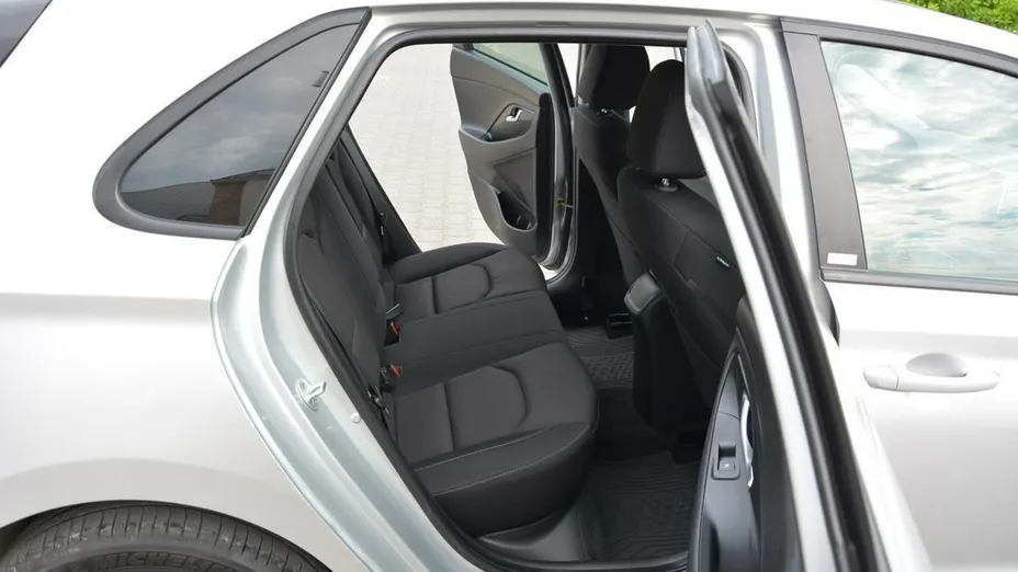 HYUNDAI i30 -