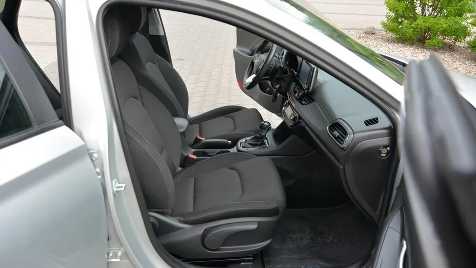 HYUNDAI i30 -