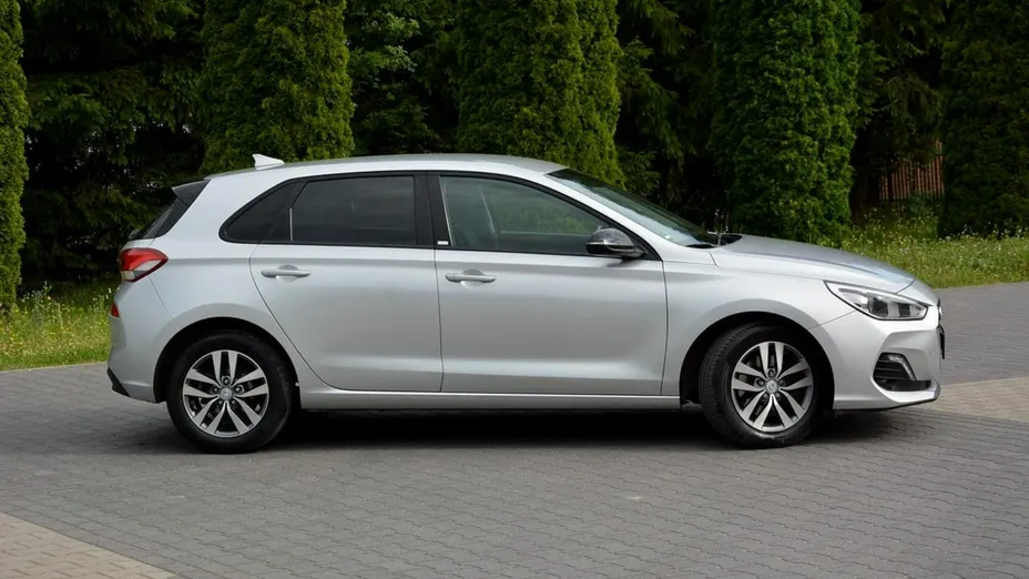 HYUNDAI i30 -