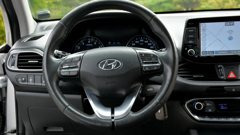 HYUNDAI i30 -