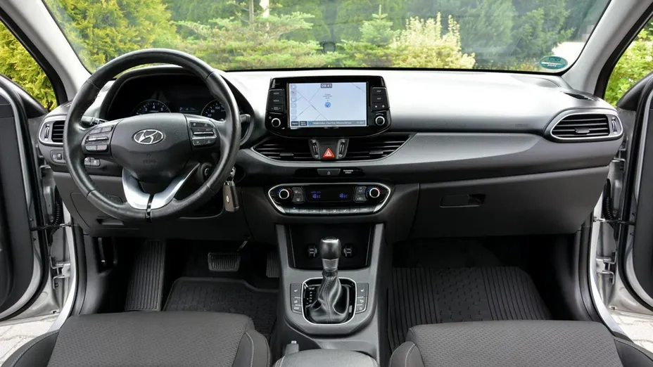 HYUNDAI i30 -