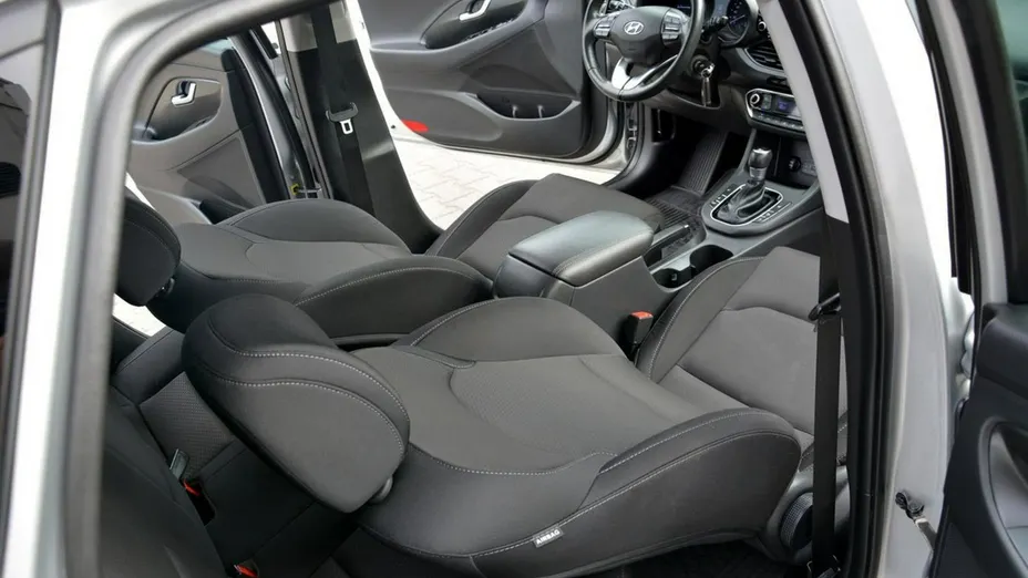 HYUNDAI i30 -