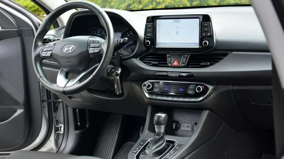HYUNDAI i30 -