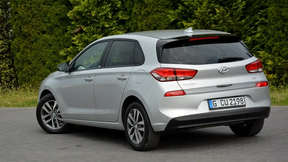 HYUNDAI i30 -