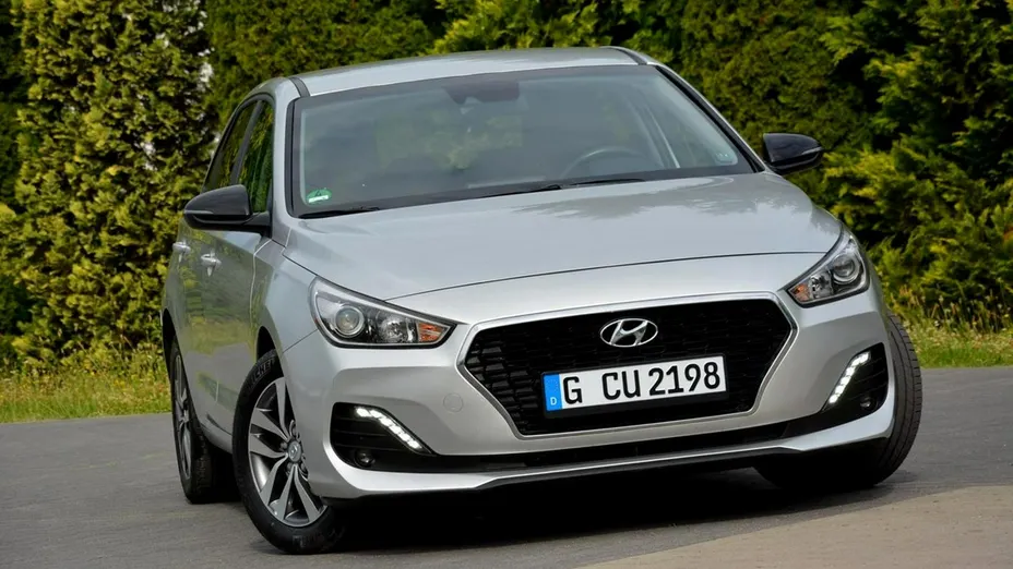 HYUNDAI i30 -