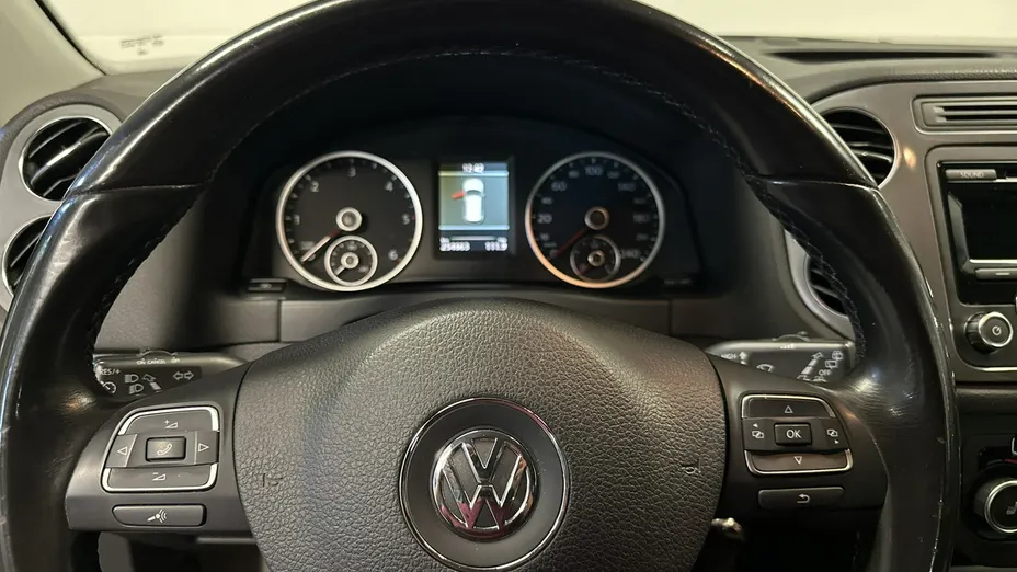 VOLKSWAGEN Tiguan -