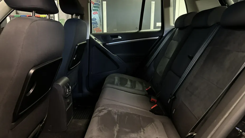 VOLKSWAGEN Tiguan -