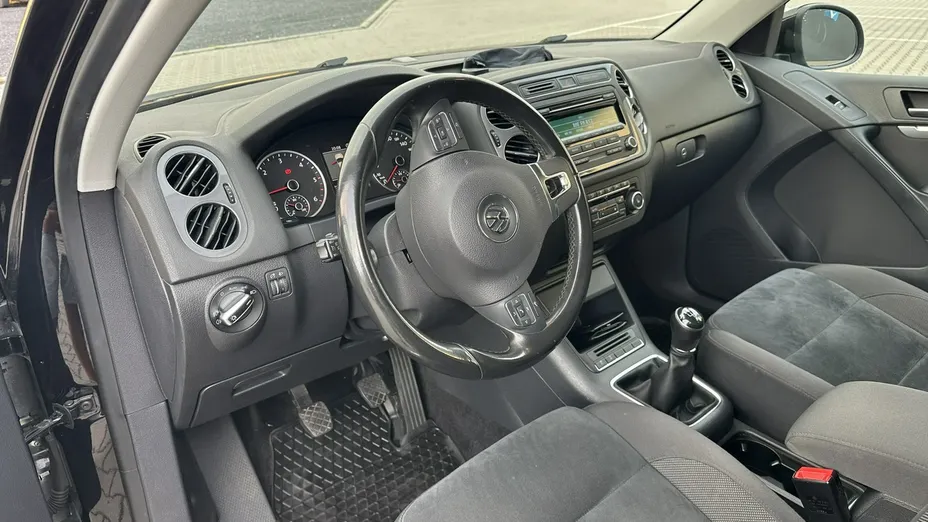 VOLKSWAGEN Tiguan -