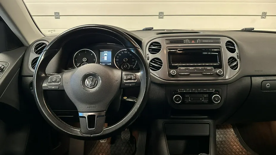 VOLKSWAGEN Tiguan -