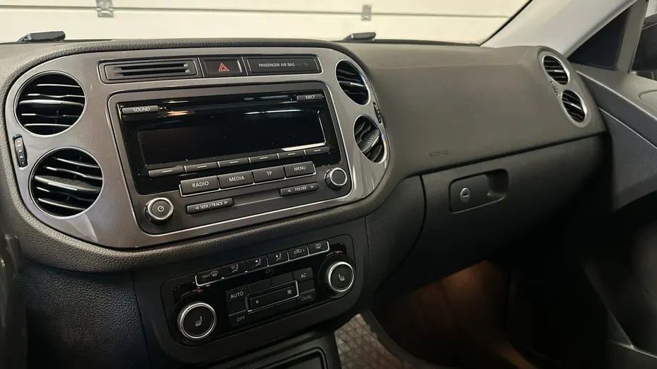 VOLKSWAGEN Tiguan -