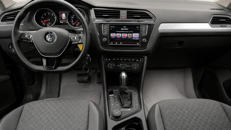 VOLKSWAGEN Tiguan -