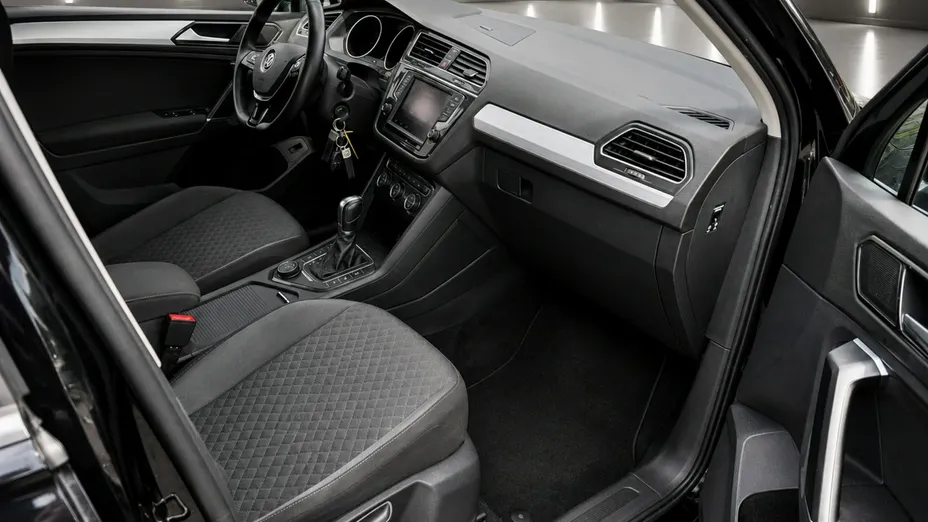 VOLKSWAGEN Tiguan -