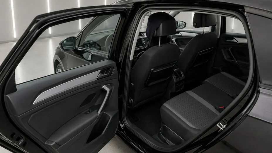 VOLKSWAGEN Tiguan -