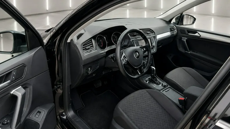 VOLKSWAGEN Tiguan -