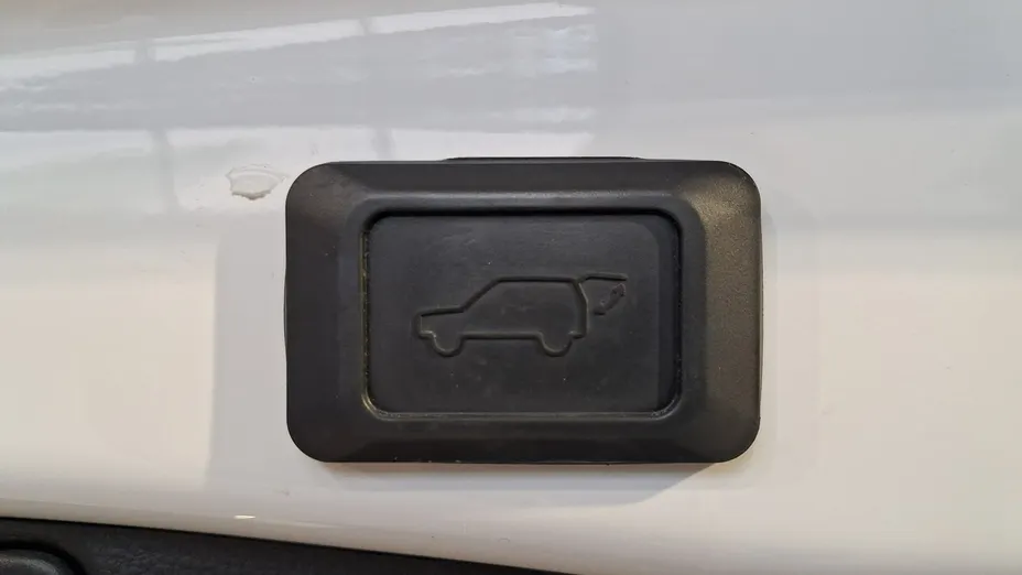 TOYOTA RAV4 -