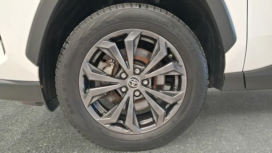 TOYOTA RAV4 -