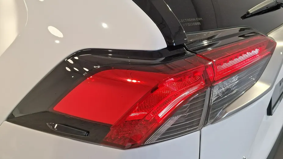 TOYOTA RAV4 -