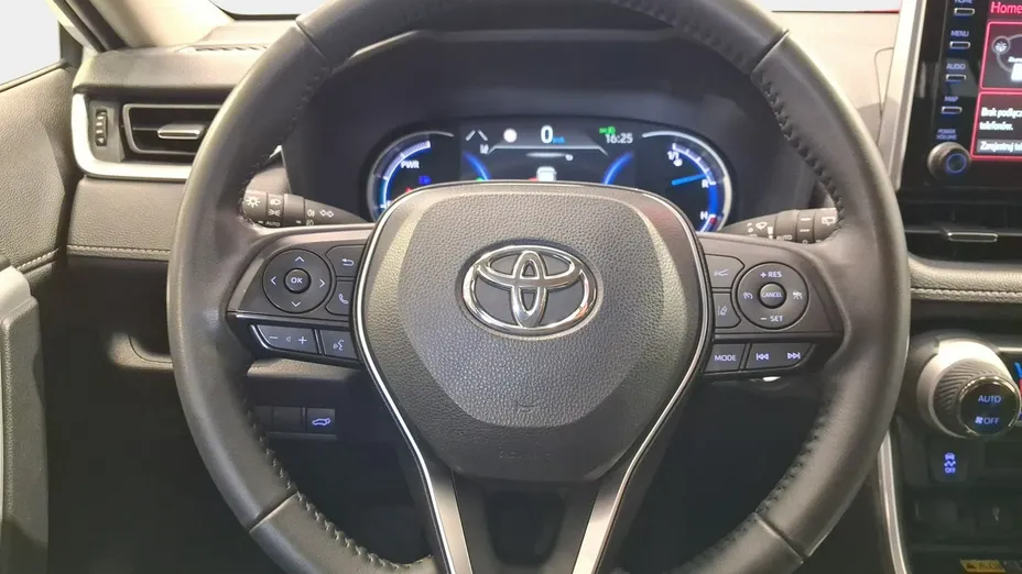TOYOTA RAV4 -