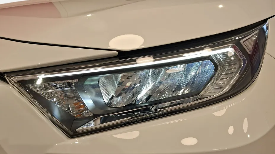 TOYOTA RAV4 -