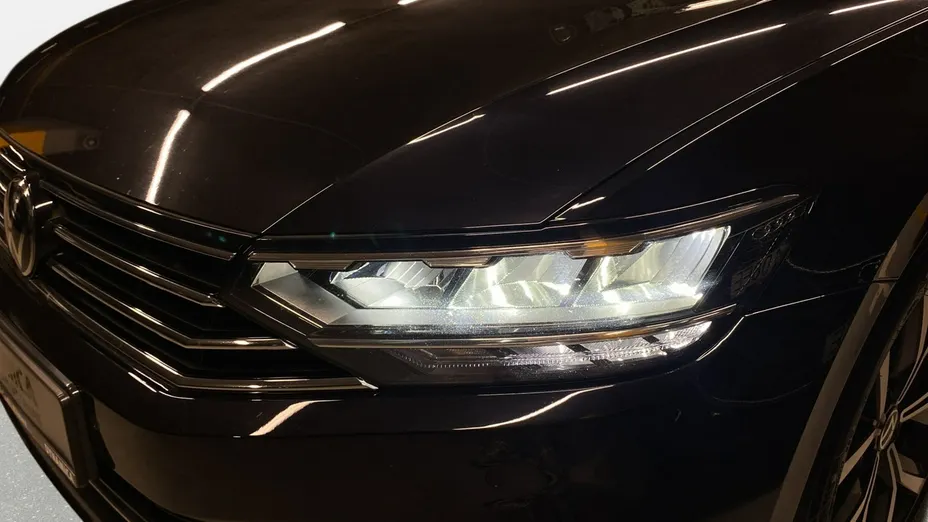 VOLKSWAGEN Passat -