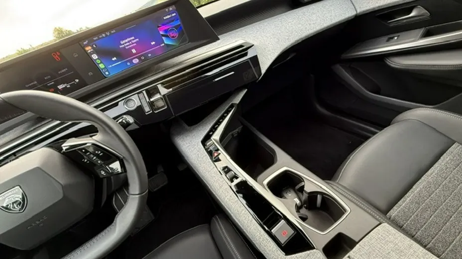 PEUGEOT 3008 -