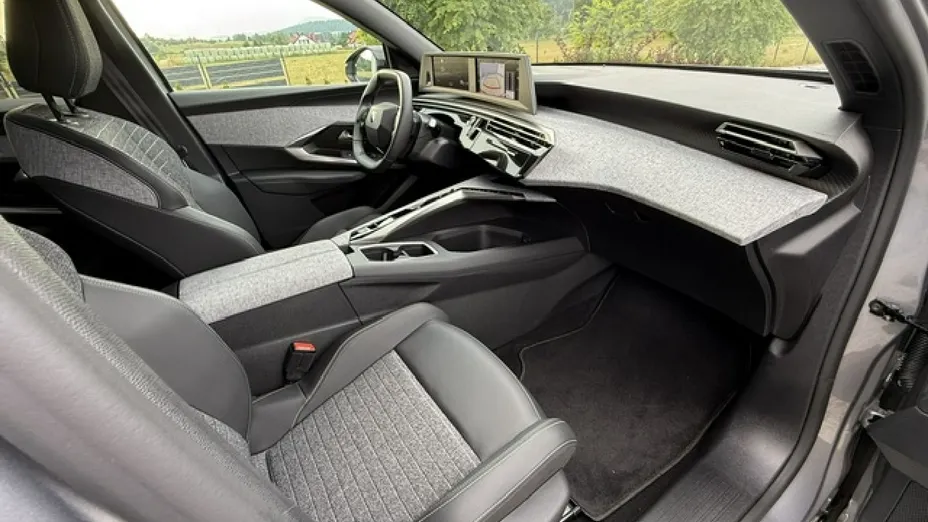 PEUGEOT 3008 -