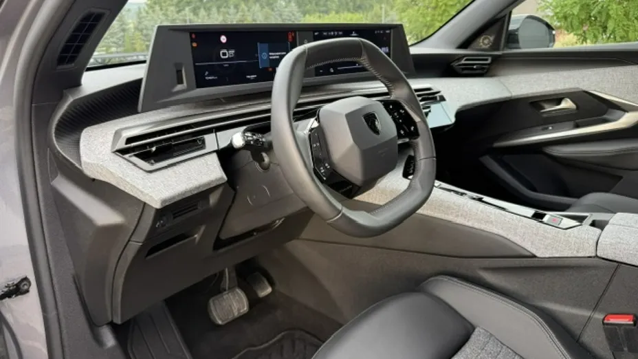 PEUGEOT 3008 -
