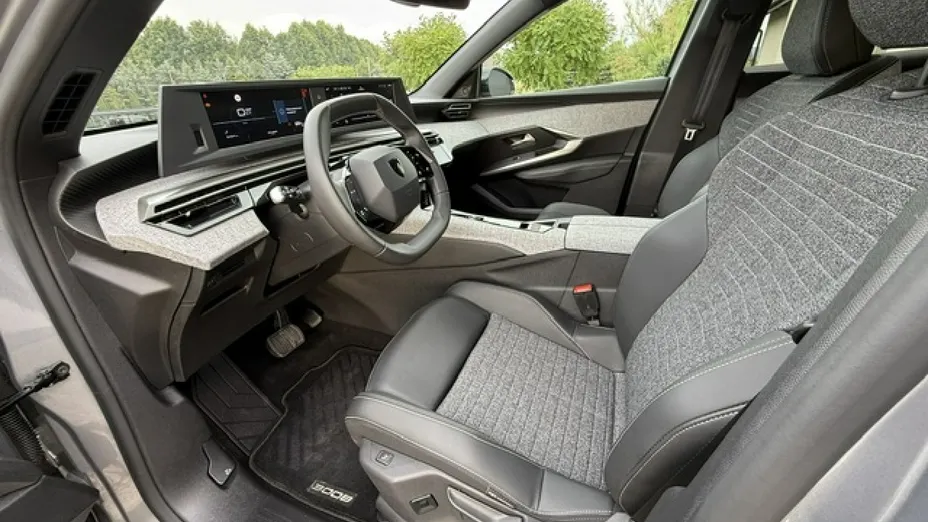 PEUGEOT 3008 -