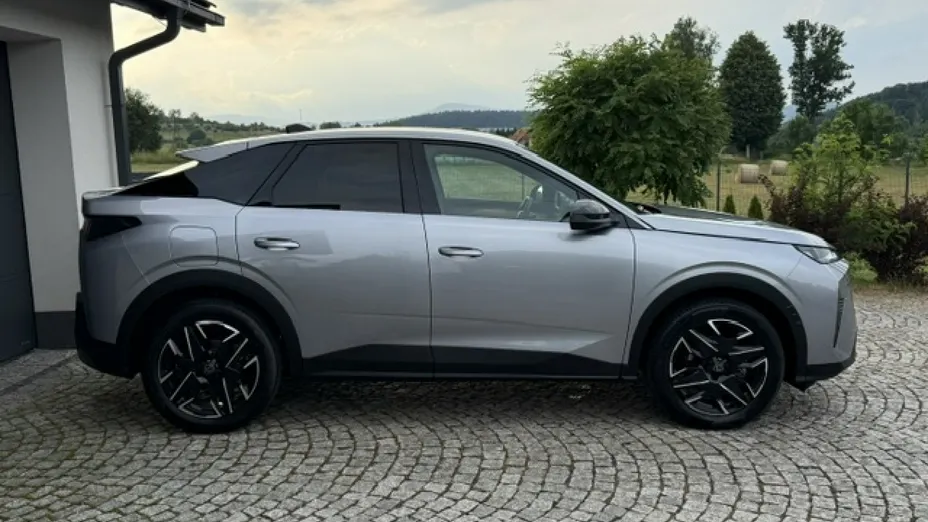 PEUGEOT 3008 -