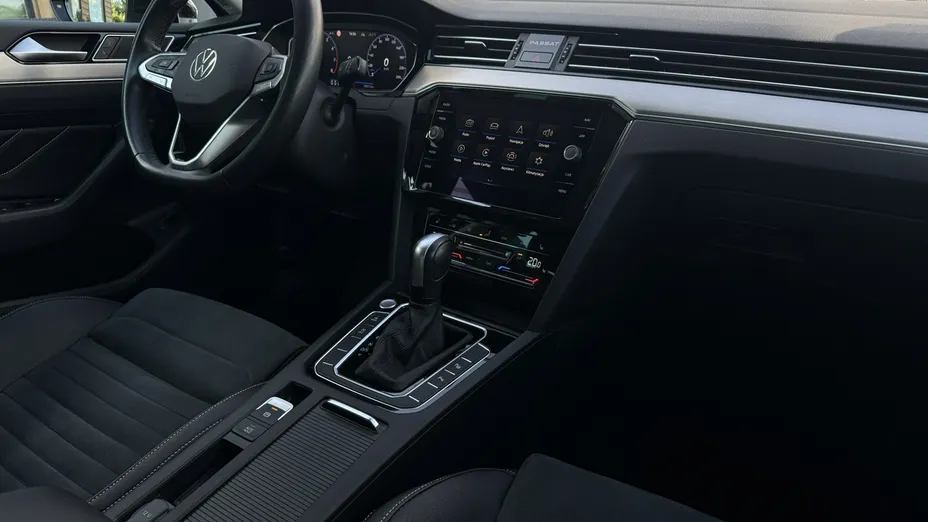 VOLKSWAGEN Passat -