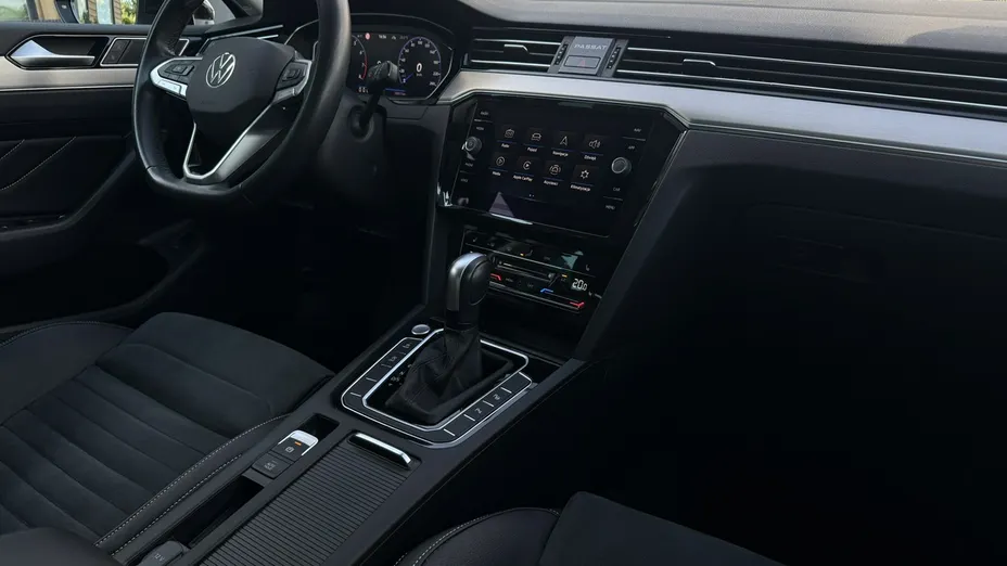 VOLKSWAGEN Passat -