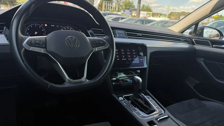 VOLKSWAGEN Passat -