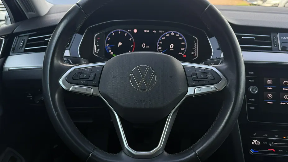 VOLKSWAGEN Passat -