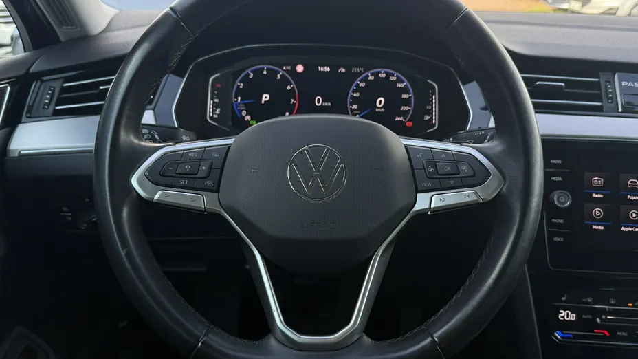 VOLKSWAGEN Passat -