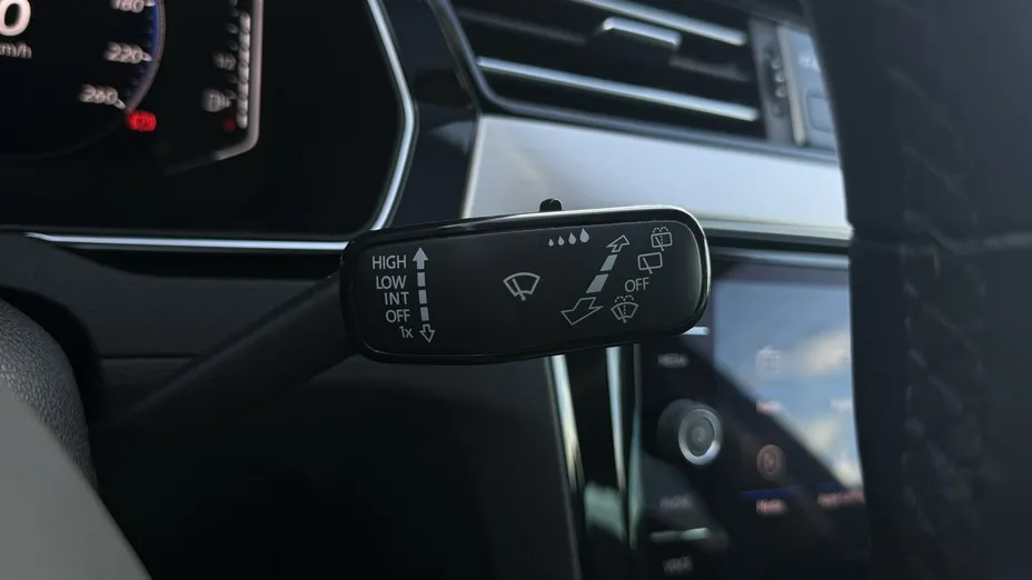 VOLKSWAGEN Passat -