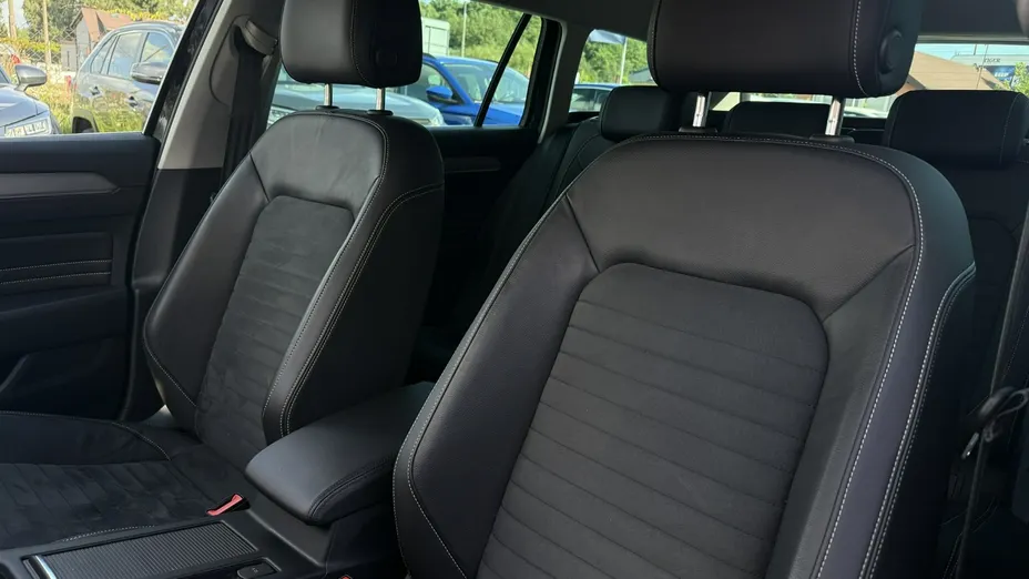 VOLKSWAGEN Passat -