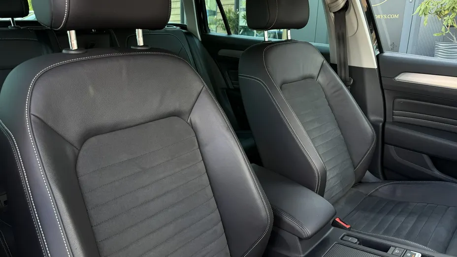 VOLKSWAGEN Passat -