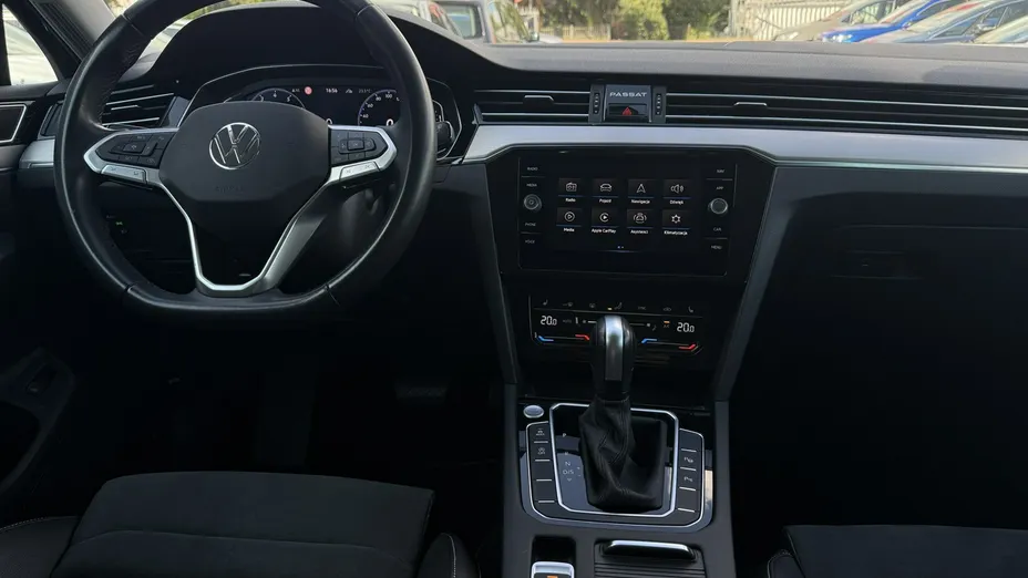 VOLKSWAGEN Passat -