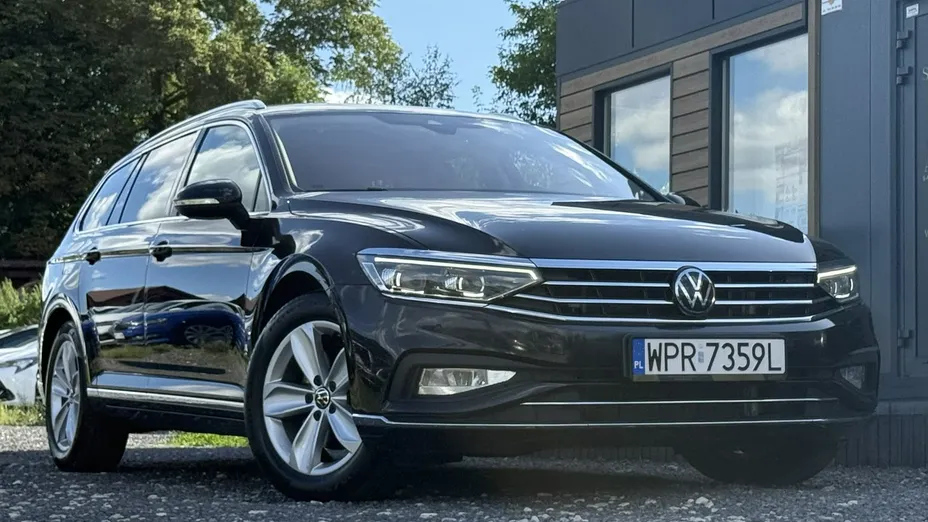 VOLKSWAGEN Passat -