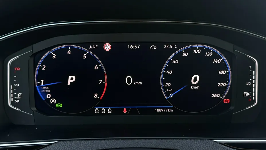 VOLKSWAGEN Passat -