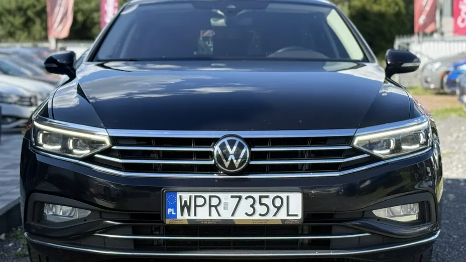 VOLKSWAGEN Passat -