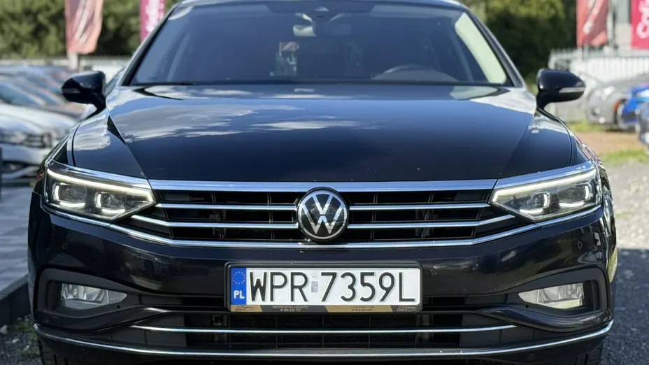 VOLKSWAGEN Passat -