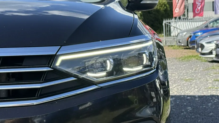 VOLKSWAGEN Passat -