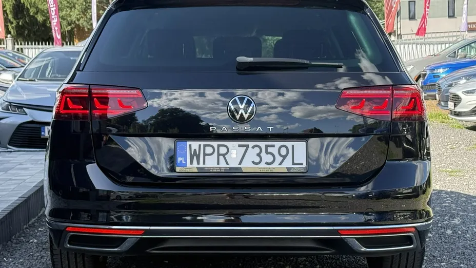 VOLKSWAGEN Passat -