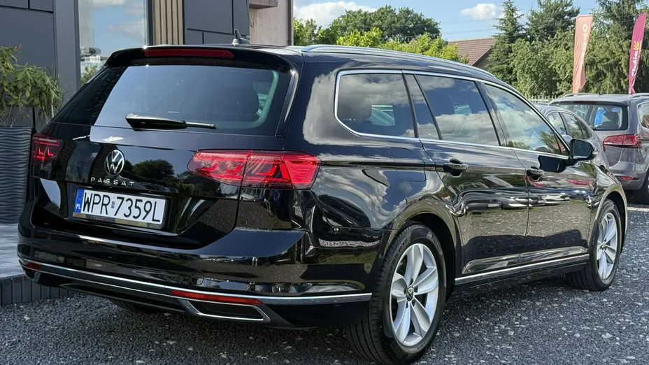 VOLKSWAGEN Passat -