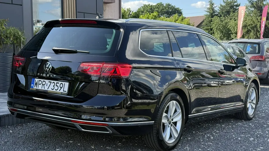 VOLKSWAGEN Passat -
