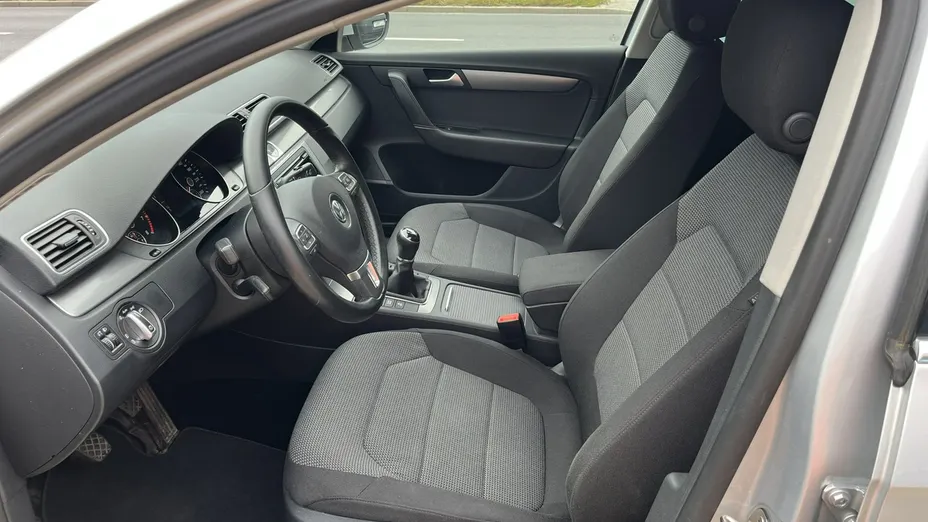 VOLKSWAGEN Passat -