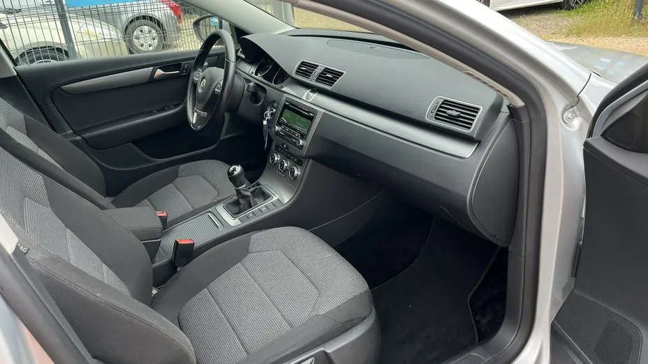 VOLKSWAGEN Passat -