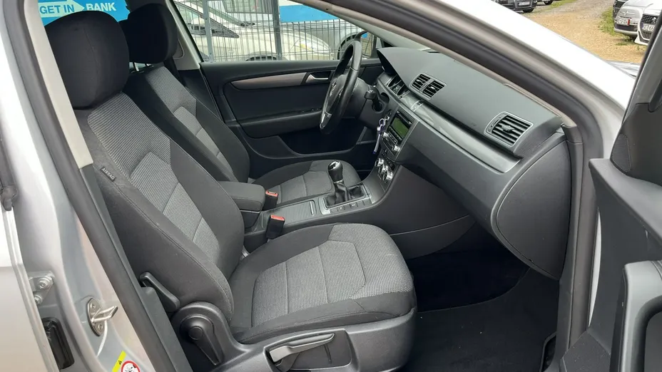 VOLKSWAGEN Passat -